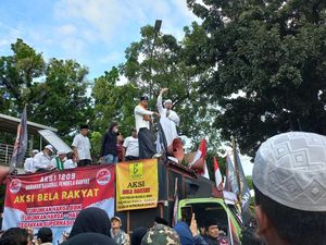 Menantu HRS di Demo 1209 Serukan Kawal Kasus Brigadir J dan Km 50