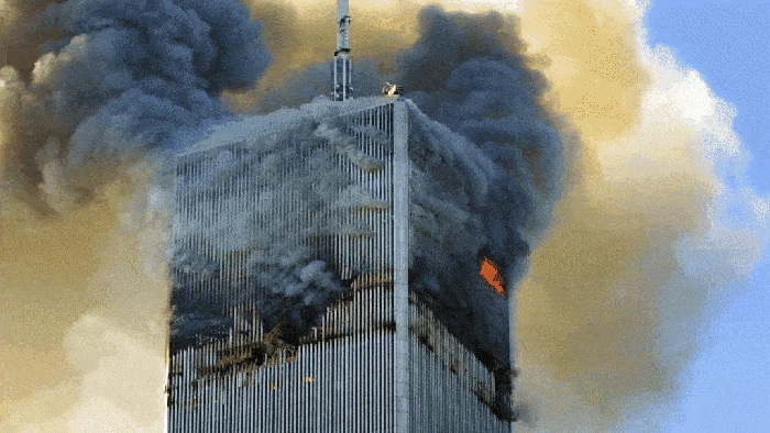 Penampakkan dari udara menara kembar World Trade Center (WTC) yang runtuh usai serangan teroris di New York, Amerika Serikat, 11 September 2001.