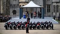 Aksi Batalyon ke-3 kerajaan Welsh saat Upacara Proklamasi Raja Charles III di Cardiff, Inggris. (Matthew Horwood/Getty Images)
