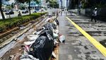 Hmmm.. Galian Kabel Bikin Trotoar di Sudirman Rusak Lagi