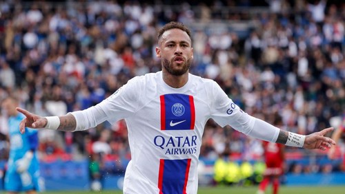 PARIS, FRANCE - SEPTEMBER 10: Neymar Jr #10 of Paris Saint-Germain celebrates his goal during the Ligue 1 match between Paris Saint-Germain and Stade Brestois 29 at Parc des Princes on September 10, 2022 in Paris, France. (Photo by Catherine Steenkeste/Getty Images)