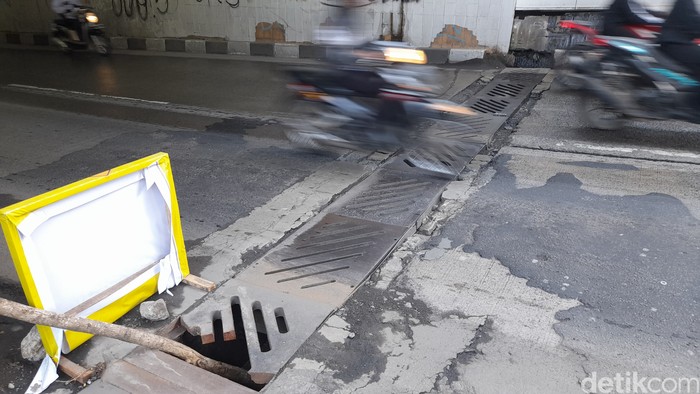 Penutup got di underpass Jl Sholeh Iskandar, Kota Bogor, masih rusak. 12 September 2022. (M Sholihin/detikcom)