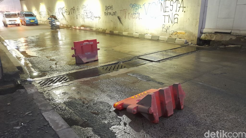 Penutup got di underpass Jl Sholeh Iskandar, Kota Bogor, masih rusak. 12 September 2022. (M Sholihin/detikcom)