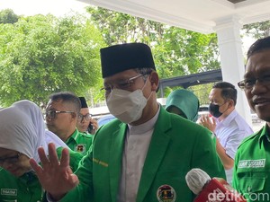 Plt Ketum PPP Mardiono Tiba di KPU, Serahkan SK Baru Kemenkumham