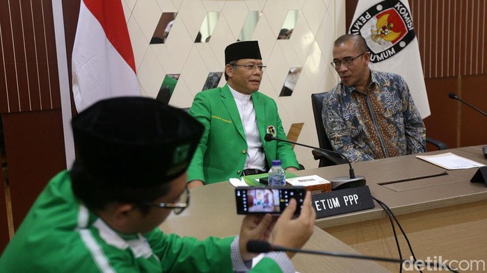 Plt Ketum PPP Mardiono Serahkan SK Baru Kemenkumham ke KPU Plt Ketum PPP Muhammad Mardiono mendatangi Kantor KPU RI. Mardiono menyerahkan SK baru Kemenkumham yang mengesahkannya sebagai Plt Ketum PPP.