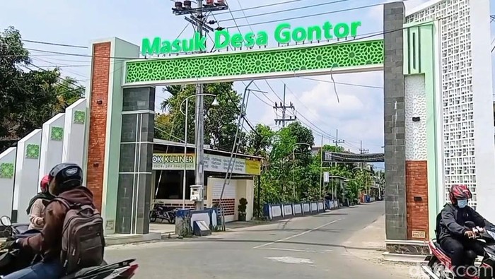 Gontor merupakan nama sebuah pondok di Ponorogo, yang sudah terkenal hingga ke banyak penjuru Tanah Air. Ternyata, Gontor juga nama sebuah desa.