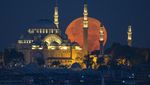 Bulan Purnama di Langit Istanbul Ini Bikin Merinding
