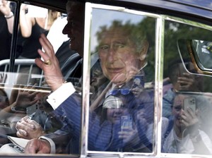 Jari Bengkak Raja Charles III Jadi Sorotan, Dokter Duga Ada 3 Penyebab