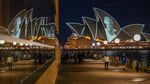 Senyum Khas Ratu Elizabeth II Hiasi Sydney Opera House