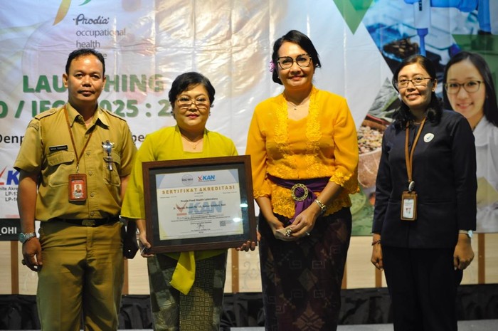 Perwakilan Dinas Kesehatan Denpasar, Kepala Cabang Prodia Food Health Laboratory Jeanny, Direktur Prodia OHI Bertha Pangaribuan, Perwakilan Balai Besar POM Denpasar