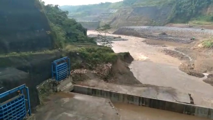 Proyek bendungan Leuwikeris diterjang banjir  Citanduy.