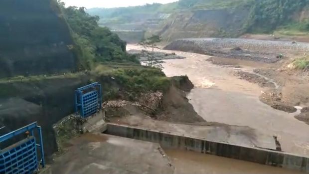 Proyek bendungan Leuwikeris diterjang banjir  Citanduy.