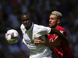 Ferland Mendy, bek sayap kiri Real Madrid ini alami cedera otot. Mendy dikabarkan akan absen selama sebulan (AP)