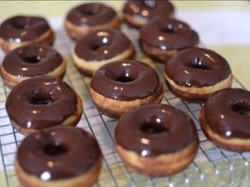 Resep Pembaca: Resep Donat Kentang Topping Cokelat yang Lembut Legit
