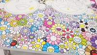 Takashi Murakami yang terkenal dengan simbol wajah tersenyum itu mengaku saat pertama kali bertemu dengan RM adalah kepribadiannya rendah hati dan cerdas.  Foto: RM & Takashi Murakami/ Instagram