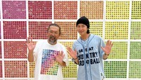 Dia belajar seni dengan sangat baik dan berpengetahuan tentang tren terkini di pasar seni dan seniman, ucap Takashi Murakami tentang sosok RM BTS.  Foto: RM & Takashi Murakami/ Instagram
