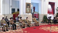 Jokowi melanjutkan Pemda juga bisa memanfaatkan 2% dari DAU dan DBH digunakan untuk membantu pelaku UMKM dalam pembelian bahan baku. Selain itu juga Jokowi mengusulkan diberikan subsidi untuk transportasi umum.
