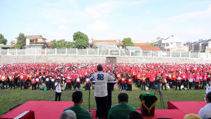 Saat Mendag Zulhas Bicara Persaingan Global di Hadapan Ribuan Mahasiswa Menteri Perdagangan RI Zulkifli Hasan atau biasa disapa Zulhas berbicara dihadapan ribuan mahasiswa baru perihal persaingan global. Seperti apa?