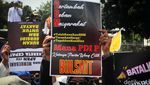 Ini Deretan Spanduk Massa Demo BBM di Jakarta, Apa Saja?