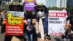 Ini Deretan Spanduk Massa Demo BBM di Jakarta, Apa Saja?
