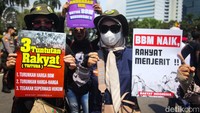 Massa GNPR berdatangan ke kawasan Patung Kuda, Jakarta Pusat, Senin (12/9/2022).