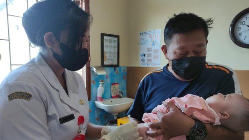 Suasana di salah satu Puskesmas di Kota Denpasar yang melayani penyuntikan PCV gratis pada Senin (12/9/2022)