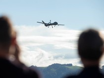 Iran Tembak Jatuh Drone Hermes di Langit Teheran