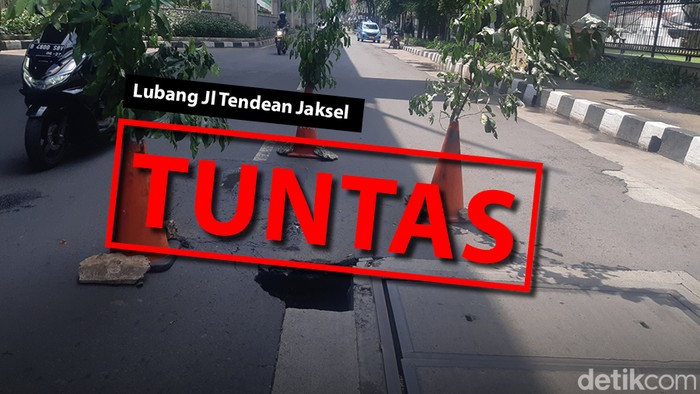Tambalan di Jl Kapten P Tendean, Jaksel, 12 September 2022. (Danu Damarjati/detikcom)