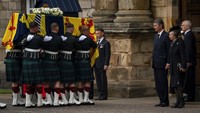 Istana Holyroodhouse menjadi tempat persinggahan awal ratu sebelum dimakamkan di Westminster Abbey pada 19 September 2022. (Aaron Chown/Pool Photo via AP).