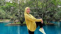 Tya Ariestya berhasil menurunkan berat badannya hingga 26 kg. Momen ini sering dibagikannya melalui Instagram pribadinya (@tya_ariestya). Selain itu, Tya juga beberapa kali membagi rahasia dietnya melalui kanal YouTube dan membuat buku. (Foto: Instagram Tya Ariestya)