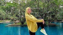 Tya Ariestya berhasil menurunkan berat badannya hingga 26 kg. Ia juga aktif membagikan cerita perjuangannya melalui Instagram, YouTube, dan buku yang ditulis.