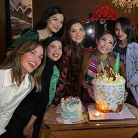 Jika biasanya ada Nagita Slavina yang juga tergabung dalam geng cendol, maka kali ini Nagita tampak absen karena berhalangan hadir. Nagita sendiri pada Minggu, 11 September diketahui telah berangkat ke Amerika Serikat bersama suami dan kedua anaknya. Foto: Instagram