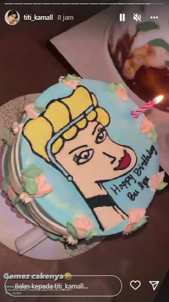 Dari beberapa kue ulang tahun yang ada, salah satu yang paling mencuri perhatian adalah yang berbentuk ugly cake. Tren kue ulang tahun berbentuk ugly cake sendiri saat ini memang tengah viral di media sosial. Foto: Instagram