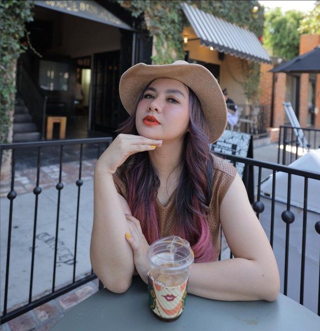 Vicky Shu menjalani diet dengan pengawasan dan panduan dokter. Vicky juga rutin olahraga. Usahanya itu membuahkan hasil, berat badannya turun hingga 28 kg. Foto: Instagram/@vickyshu