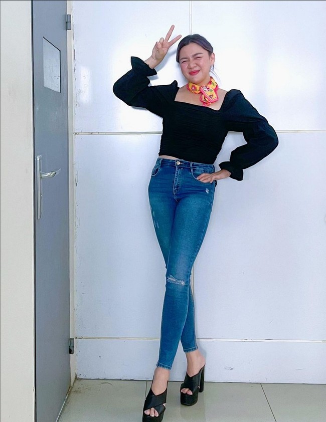 Tak puas hanya turun 28 kg, Vicky Shu berniat menurunkan 5 kg lagi agar mencapai berat badan ideal. Foto: Instagram/@vickyshu