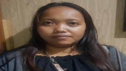 Wanita bernama Ni Wayan Rika Yuniantari diamankan polisi usai nekat menggasak perhiasan emas milik temannya senilai Rp 17 juta.