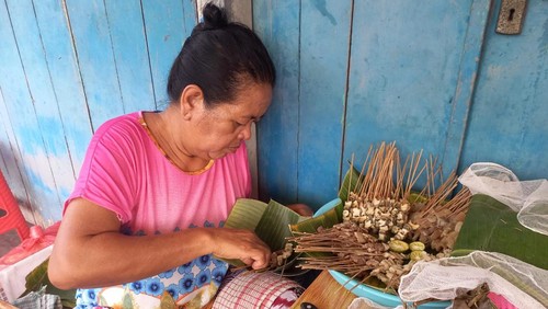 Warung Sate Mek Ngah di Jalan Surapati, Kelurahan Kampung Baru, Kecamatan/Kabupaten Buleleng.