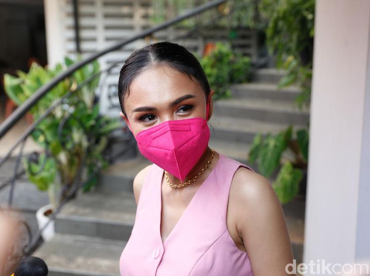 Beda Gaya Ashanty dan Yuni Shara Hadiri Ultah Anak Krisdayanti