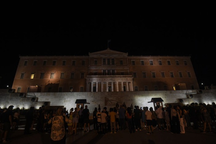 ATHENS, GREECE - SEPTEMBER 12: The lighting of the Greek Parliament building is reduced to a minimum due to the austerity measures taken within the framework of the fight against the energy crisis, in Athens, Greece, on September 12. 2022. (Photo by Dimitris Lampropoulos/Anadolu Agency via Getty Images)