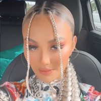 Banyak netizen yang mengaku lebih menyukai penampilan Agnez Mo yang dulu karena terlihat lebih natural. Bagaimana menurutmu penampilan Agnez saat ini? Foto: Instagram/@agnezmo