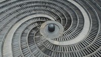 Air mancur ini menjadi daya tarik  karena bentuknya yang melingkar spiral. Air mancur ini menjadi daya tarik  karena bentuknya yang melingkar spiral.