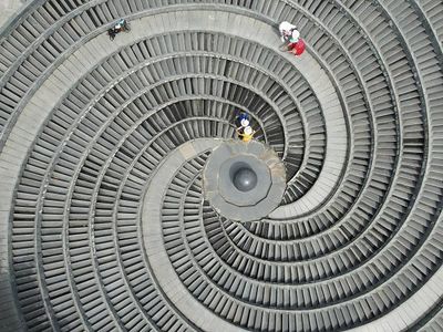 Air Mancur Spiral di China Kini Mengering, Terlihat Fotojenik