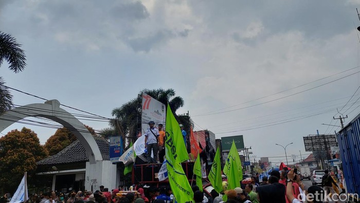 Aksi demo di Bandung Barat