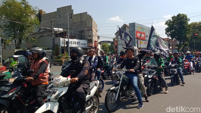 Aksi demo tolak kenaikan harga BBM di Klaten, Selasa (13/9/2022).