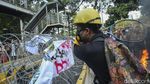 Panas Aksi Mahasiswa di Patung Kuda, Bakar Ban-Replika Keranda