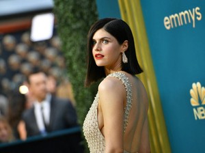 Alexandra Daddario Ngaku Main di Baywatch Beri Efek Negatif
