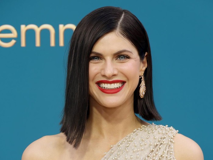 Alexandra Daddario LOS ANGELES, CALIFORNIA - SEPTEMBER 12: Alexandra Daddario attends the 74th Primetime Emmys at Microsoft Theater on September 12, 2022 in Los Angeles, California. (Photo by Momodu Mansaray/Getty Images)