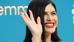 Gaun Menerawang Alexandra Daddario