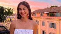 Dia memamerkan keindahan langit sore Roma dalam deretan foto di Instagram. (Foto: dok. Instagram ananyapanday) 