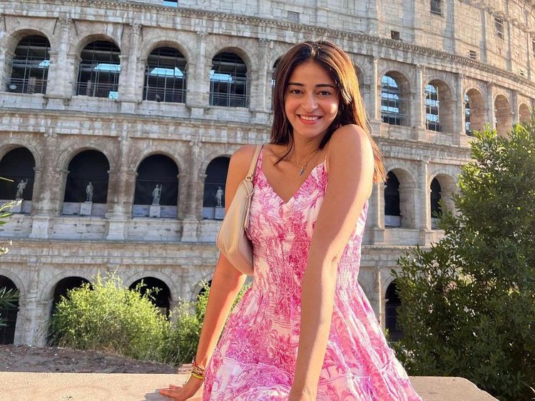 Ananya Panday Lagi Liburan, Bahagia Banget!